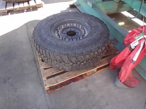 1 WRANGLER TIRES SIZE 37"X12.50R16.5LT - Downtown, Los Angeles, California