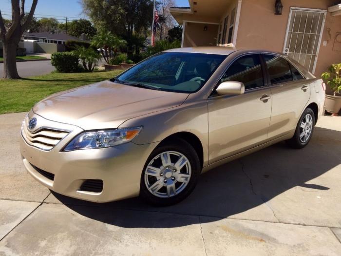 2011 Toyota Camry LE/Only 17,500 Miles! Like Brand New Car!!! - Los Angeles