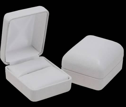 24 White Leatherette Hinge-Opening Ring Boxes - Los Angeles